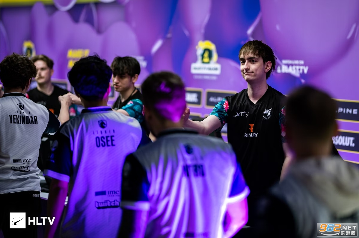 电子竞技巅峰对决：FaZe Clan vs NAVI，世界冠军花落谁家？-云电竞